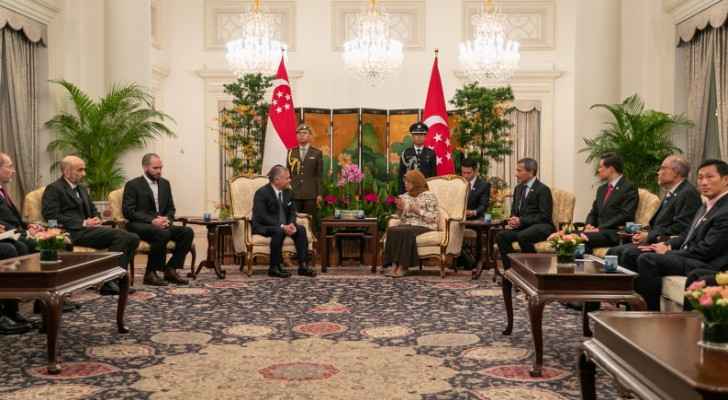 King holds talks with Singaporean president, PM