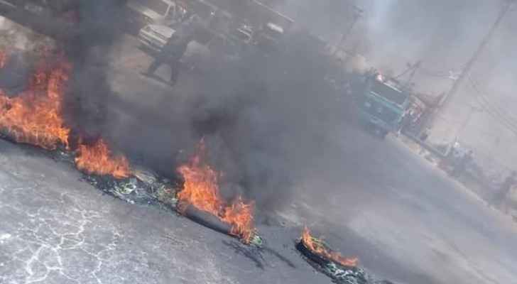 Rioters block main road in Jerash with burning tires