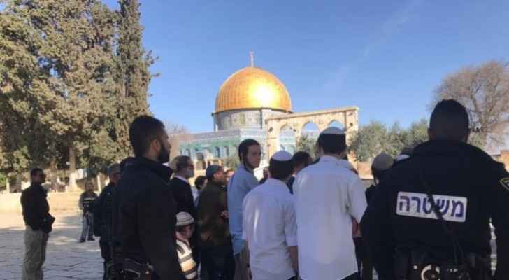 Extremist settlers storm Al-Aqsa under heavy Israeli police protection