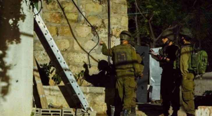 IOF detain 24 Palestinians in West Bank, 27 in Jerusalem