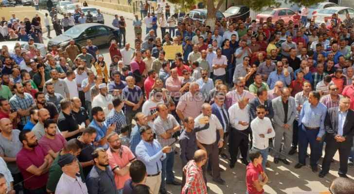 Photos: Teachers organize strike in front of Marka Education Directorate