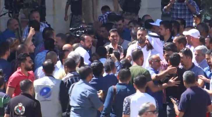 Video: Teachers attack Roya crew during teachers' protest in Amman
