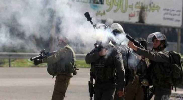 Israeli forces attack  Palestinian students, citizens with teargas in Hebron