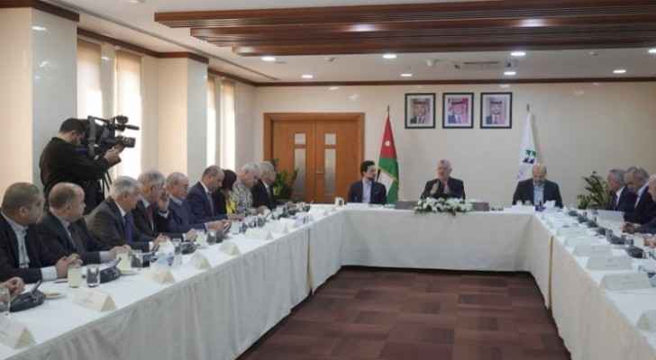 King meets private tourism sector representatives in Aqaba