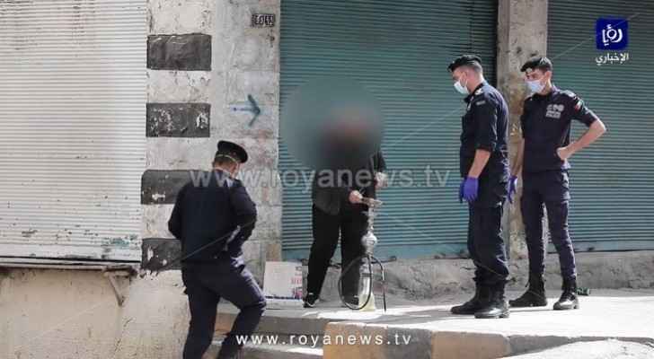 Video: Man arrested for smoking shisha on a main street in Amman