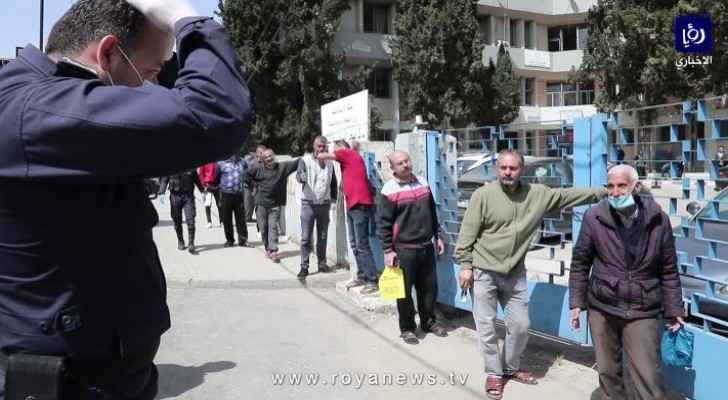 Video: Tens of citizens crowding in front of Princess Basma Health Center in Amman