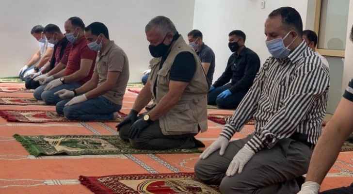 King joins worshippers in Friday prayer