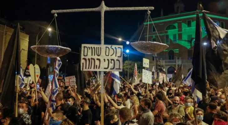 Thousands of settlers protest against Netanyahu following indictment charges