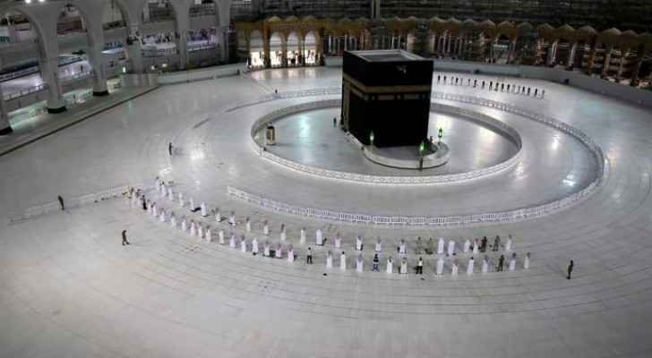 Prayers resume at Mecca's Grand Mosque