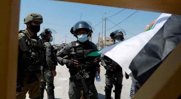 Israeli Occupation arrests 16 Palestinians in West Bank