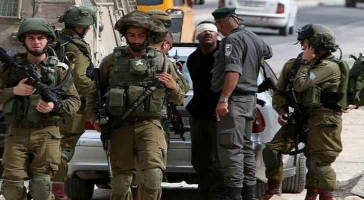 IOF arrests 14 Palestinians in West Bank