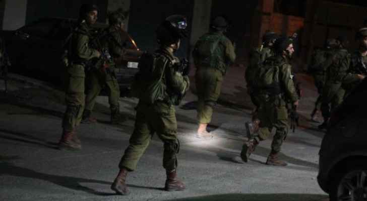 IOF ﻿arrests 13 Palestinians in West Bank