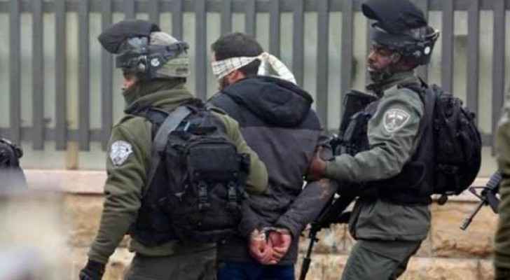 IOF ﻿arrests 14 Palestinians in West Bank