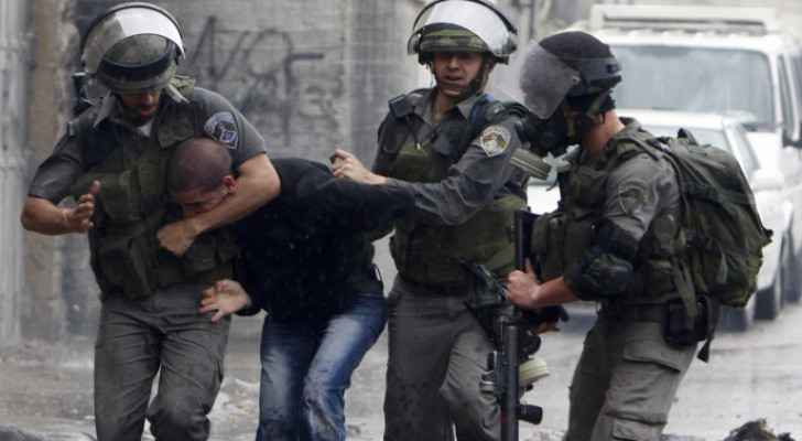 11 Palestinians arrested by IOF in West Bank