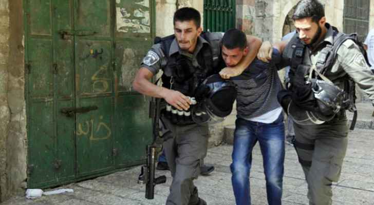 IOF arrests 25 Palestinians in West Bank