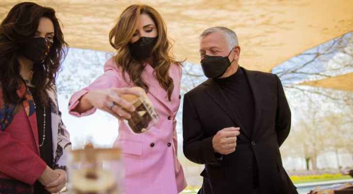 Photos: King Abdullah, Queen Rania view products of Productive Youth Initiative