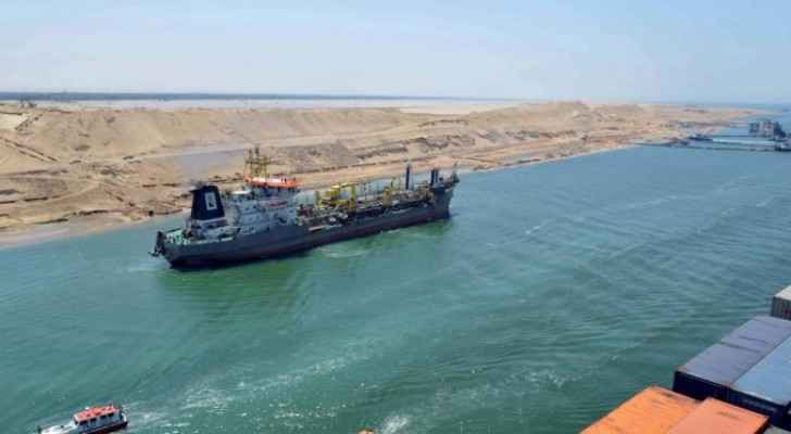 Oil tanker slows marine traffic in Suez Canal