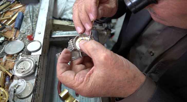 VIDEO: Watchmakers struggle to survive in Iraq