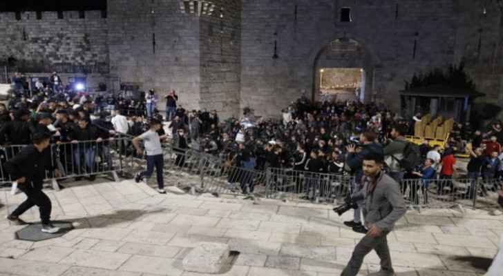 Israeli Occupation orders the removal of barriers at Damascus Gate