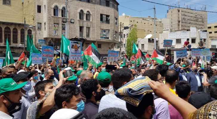 Thousands of Jordanians demonstrate in support of Palestinians in Sheikh Jarrah neighborhood