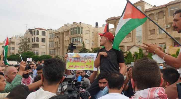Hundreds of Jordanians protest outside Israeli Occupation Embassy in Amman