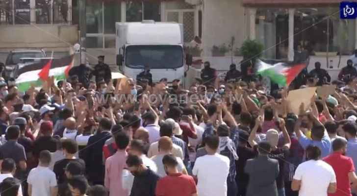 Jordanians continue protesting near Israeli Occupation embassy in Amman