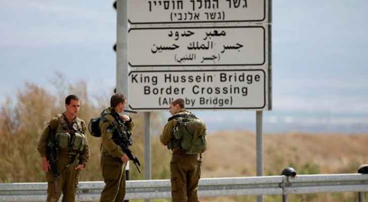 IOF claims to arrest two Jordanians who crossed border armed with knives