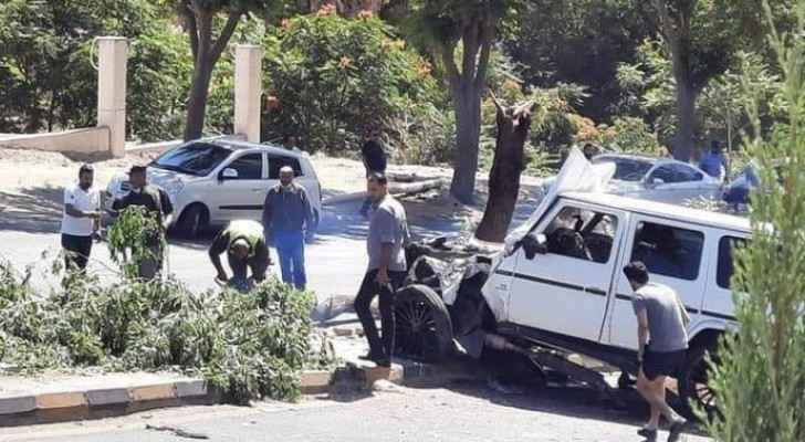 Car crashes into island in Abdoun