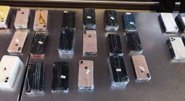 Airport Customs Office intercepts attempt to smuggle 201 iPhones