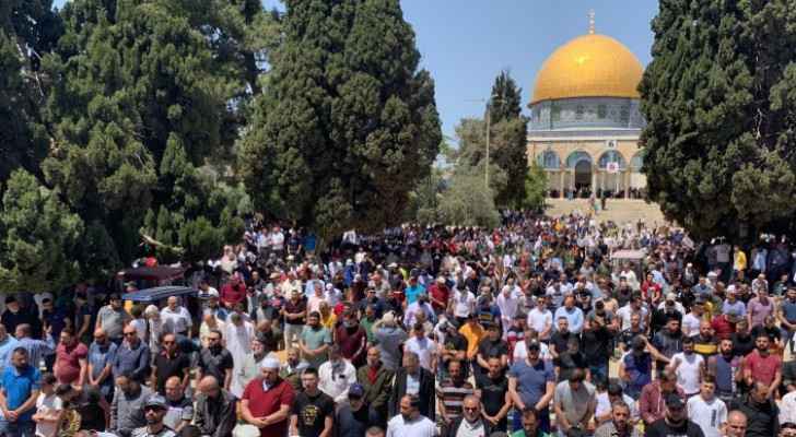 Nearly 40,000 Palestinians perform Friday Prayer at Al-Aqsa Mosque