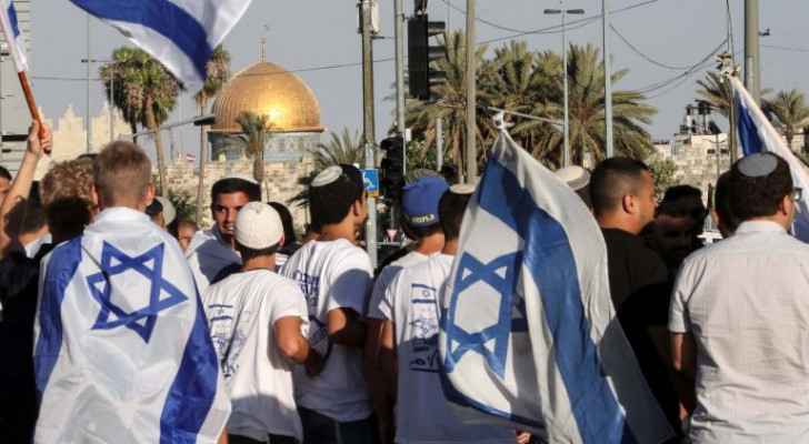 Flag March arrives in Bab Al-Amoud, settlers provoke clashes