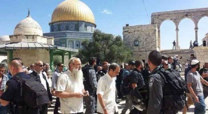Settlers storm courtyards of Al-Aqsa Mosque