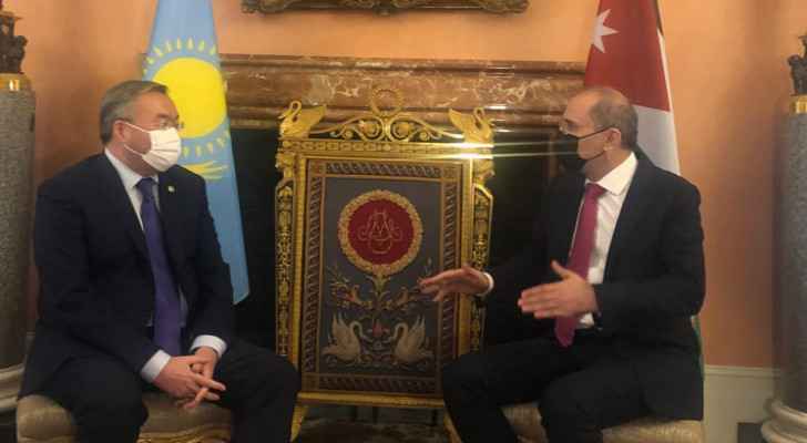 FM hosts talks with Kazakh counterpart