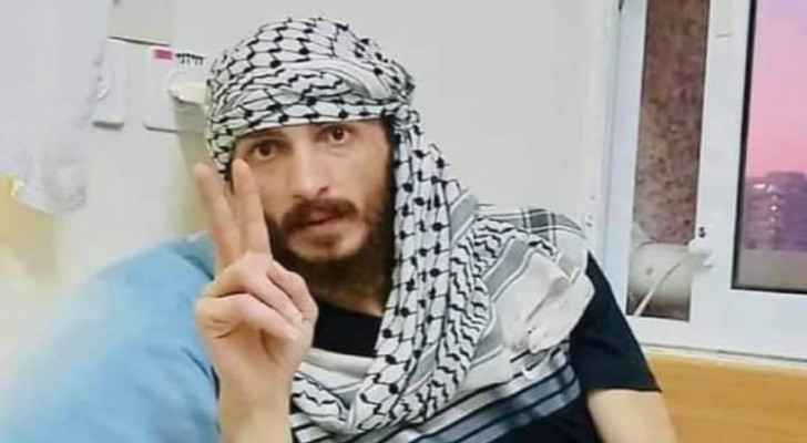 Palestinian prisoner released after hunger strike now receiving treatment in Ramallah hospital