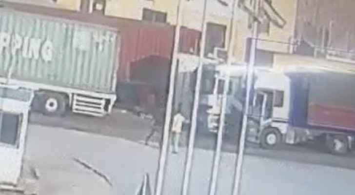 VIDEO: Truck runs over man in Aqaba, killing him
