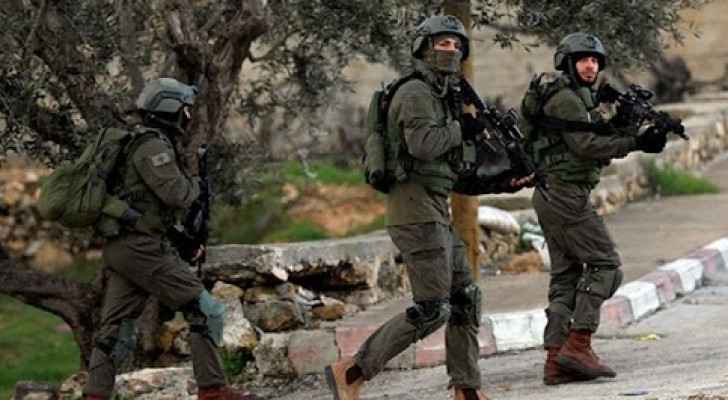 IOF arrests 15 Palestinians in West Bank