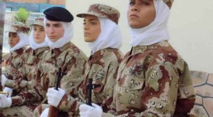 Kuwait allows women to join army
