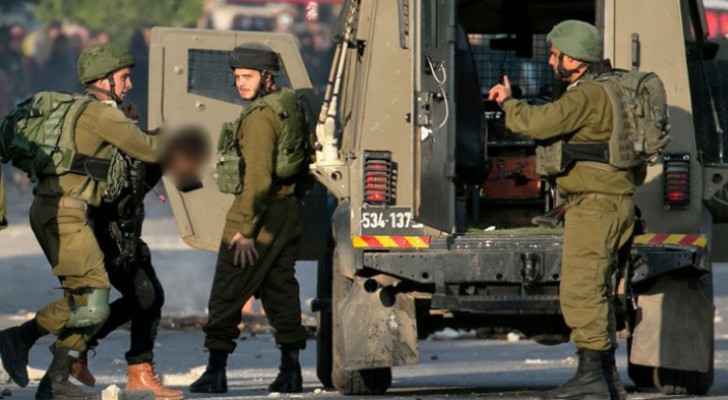 IOF arrests 16 Palestinians in West Bank