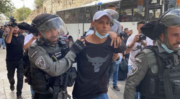 IOF arrests, attacks Jerusalemites in Yusufiya cemetery