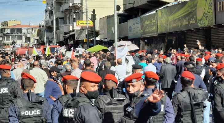 IMAGES: Jordanians march in Downtown Amman to protest defense law, high prices