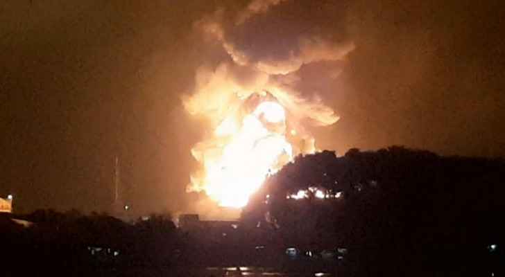 VIDEO: Fire engulfs tank in Indonesia's largest oil refinery