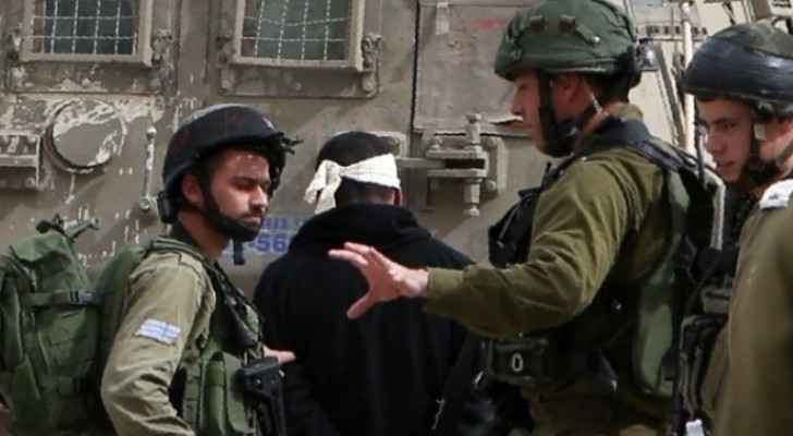 Israeli Occupation detains four Palestinians in Hebron