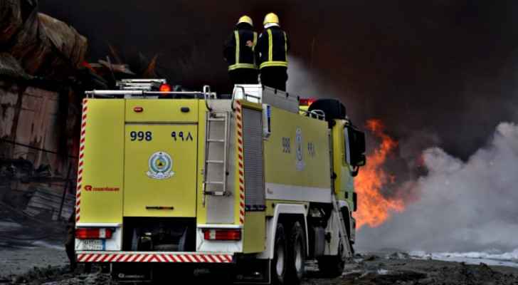 Fuel truck overturns, catches fire in Jeddah
