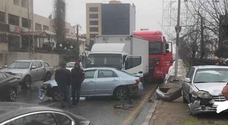 Six-vehicle pile up causes traffic jam in Amman