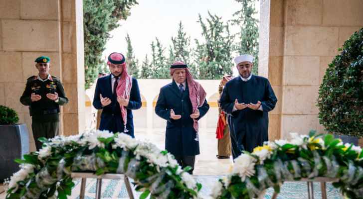 King, Crown Prince visit King Hussein’s tomb on 24th anniversary of his passing