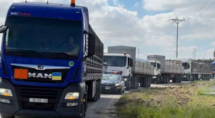 Jordan sends seven-truck convoy to Syria