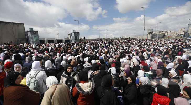 250,000 attend Friday prayer at Al-Aqsa Mosque
