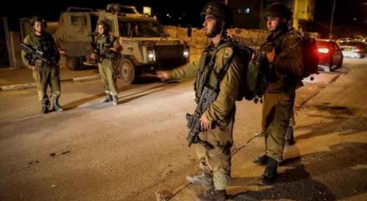 Israeli Occupation Forces arrest civilians, destroy shop in Tulkarm raid
