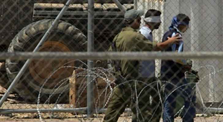 Israeli Occupation Forces detain 13 in West Bank