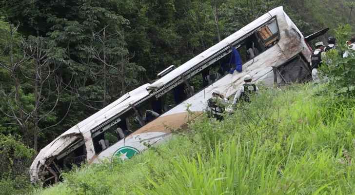 18 dead as Mexican bus carrying foreign migrants crashes